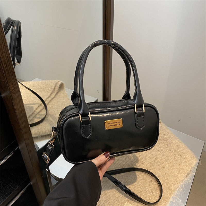 Retro Chic Commuter Messenger Bag – Portable, Stylish & Functional