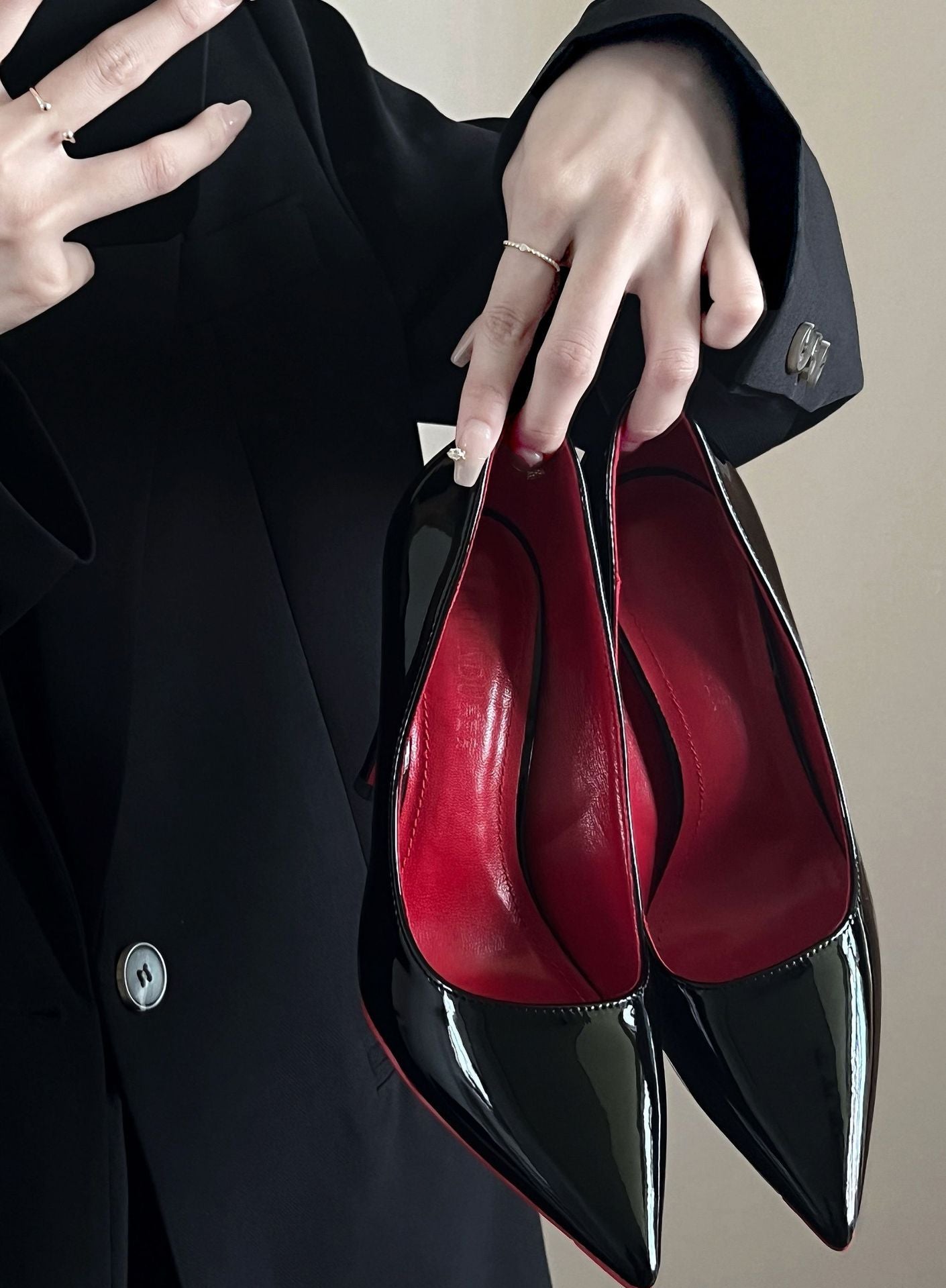 Escarpins Femme à Talon Stiletto – Talon Haut Noir avec Fond Rouge