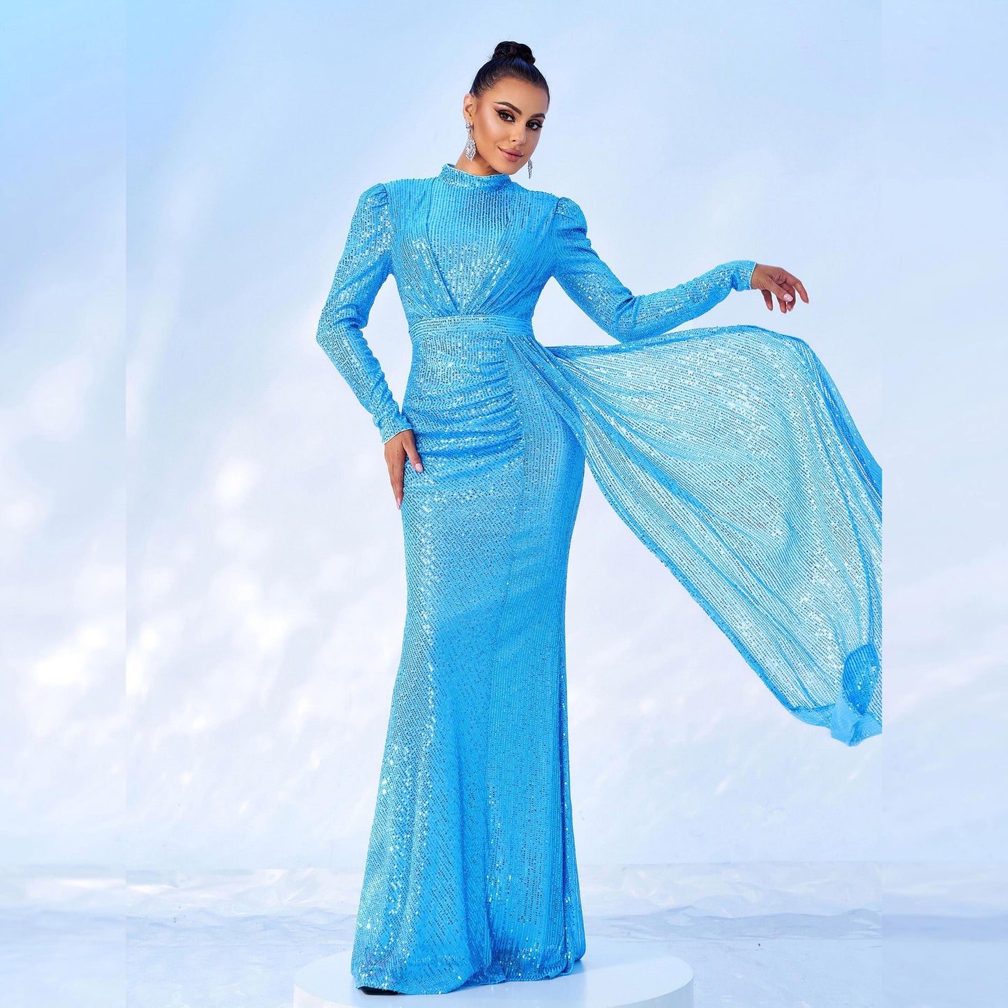 Robe Longue de Soirée à Paillettes – Manches Longues, Col Rond, Slim et Élégante