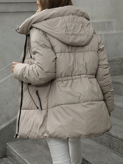 Manteau Matelassé Mi-Long à Capuche Femme – Taille Ajustable, Hiver Chaud