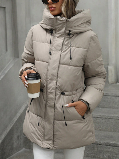 Manteau Matelassé Mi-Long à Capuche Femme – Taille Ajustable, Hiver Chaud
