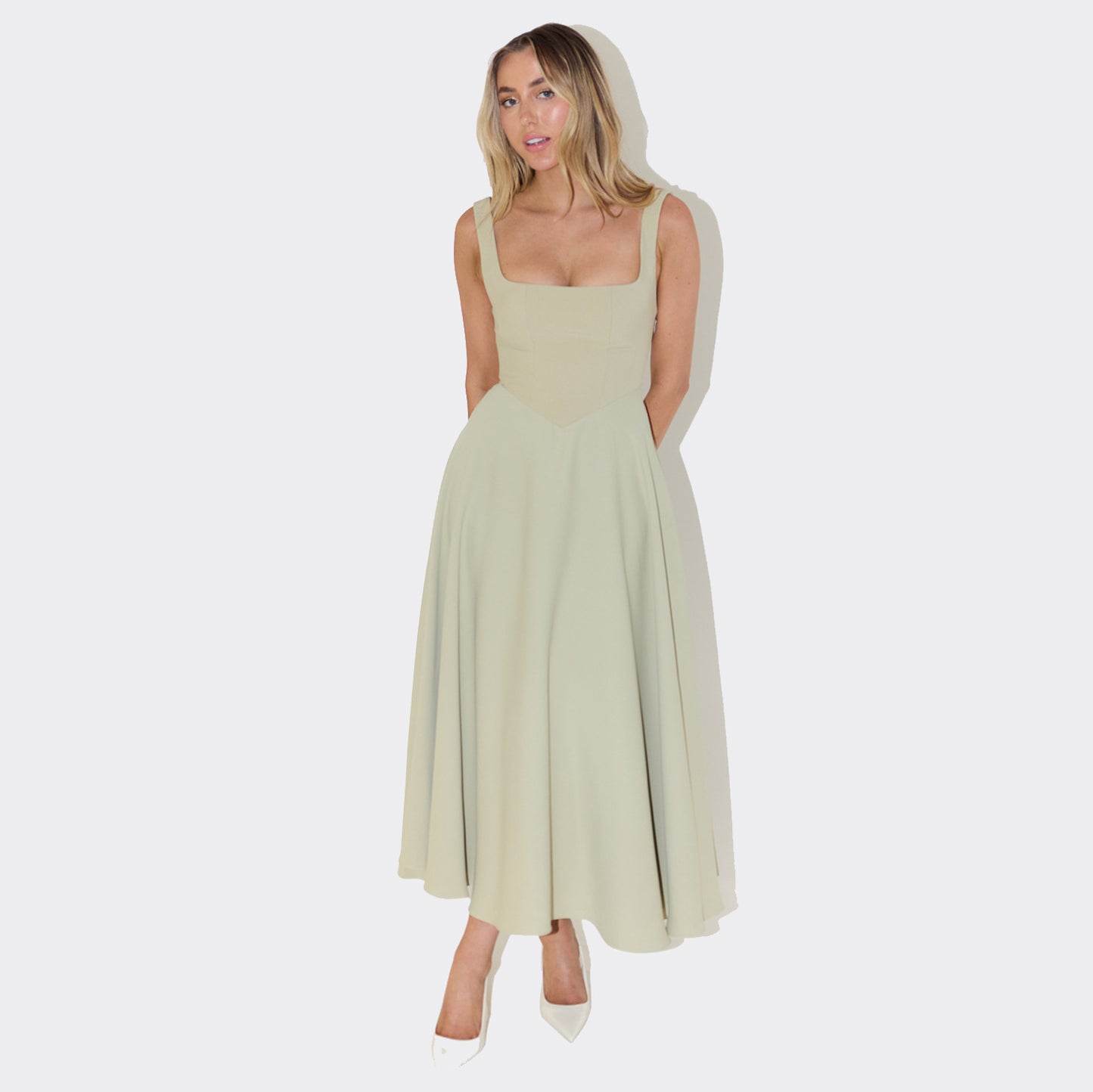 Robe Longue à Bretelles Col Carré – Taille Haute Ajustée, Sans Manches